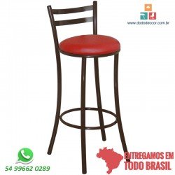 Base marrom assento courino vermelho