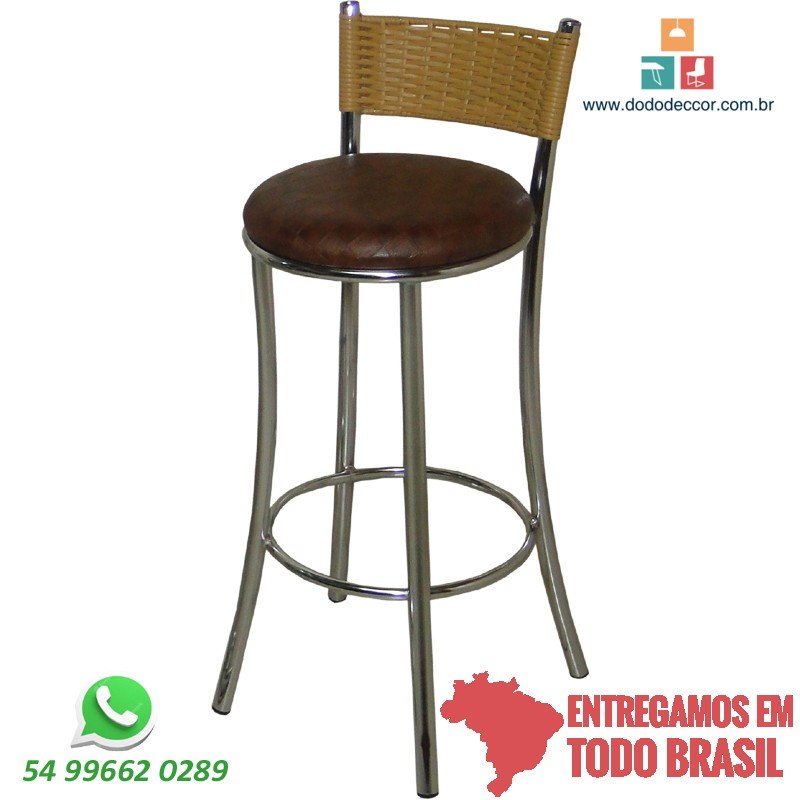 Banqueta para cozinha cromada alta revestimento em corino marrom xadrez encosto tramado em junco sintético cor natural Banqueta para cozinha cromada alta revestimento em corino marrom xadrez encosto tramado em junco sintético cor natural