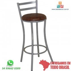 Banqueta base cinza encosto chapa assento redondo revestido em corino courvin marrom xadrez