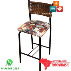 Banqueta DO 325 Cafe Bistro Vintage media 60 cm com estrutura preto fosco, encosto castanho mescla e assento temático para café