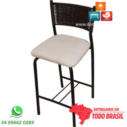 Banqueta para cozinha gourmet com junco marrom tabaco e acabamento premium