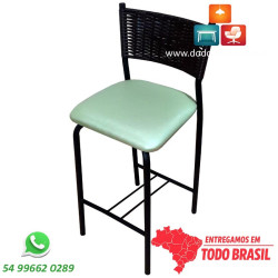 Banqueta média preto fosco para bancada americana e espaço café contemporâneo