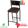 Banqueta para bancada americana com design contemporâneo e tons terrosos