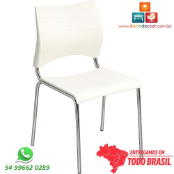 Cadeira Fixa estrutura cromada e assento em polipropileno bege, perfeita para cozinhas, salas de jantar e restaurantes.