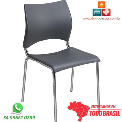 Cadeira com estrutura cromada e assento em polipropileno cinza escuro para cozinhas, salas de jantar e ambientes corporativos