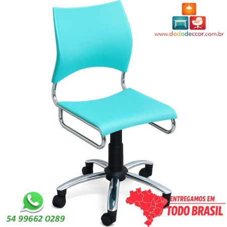 Cadeira Giratória DO226 cromada com polipropileno verde água, regulagem de altura e base com rodízios.