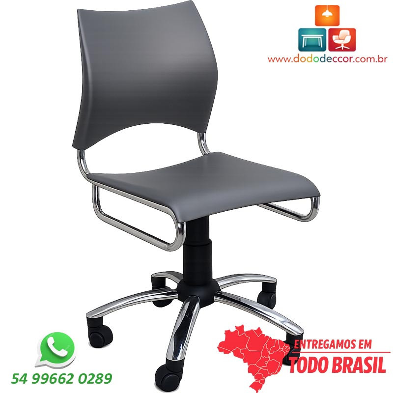 Vista lateral da Cadeira DO226 cinza escuro destacando ergonomia, base giratória e estrutura cromada.