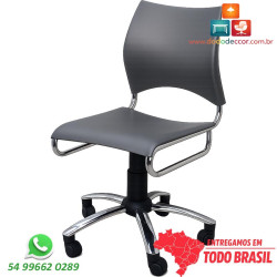 Cadeira Giratória DO226 cromada com assento e encosto em polipropileno cinza escuro para escritório e home office