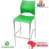 Estrutura cromada reforçada com apoio para os pés e polipropileno verde de alta resistência.