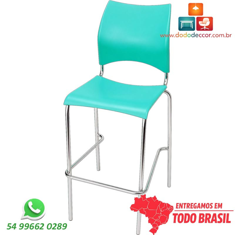 Banqueta DO 228 cromada em polipropileno verde claro, ideal para instituições de ensino, cozinhas planejadas e espaços gourmet.