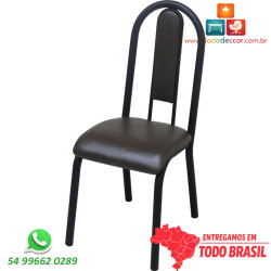 Cadeira de sala de jantar com encosto estofado e assento ergonômico.